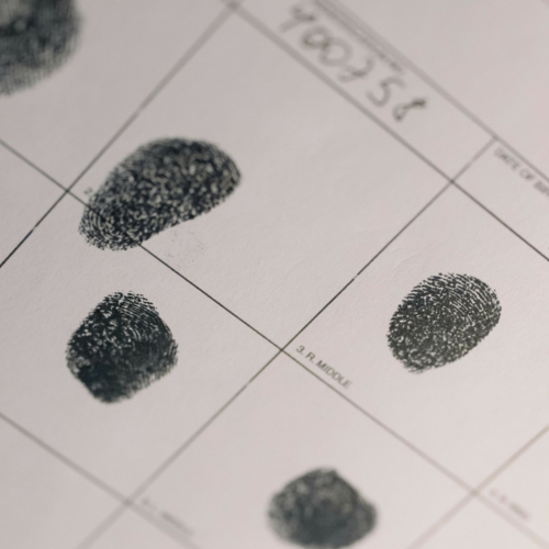 Fingerabdrücke im Personalausweis - Rechtmäßigkeit der Pflicht von Fingerabdrücken im Personalausweis